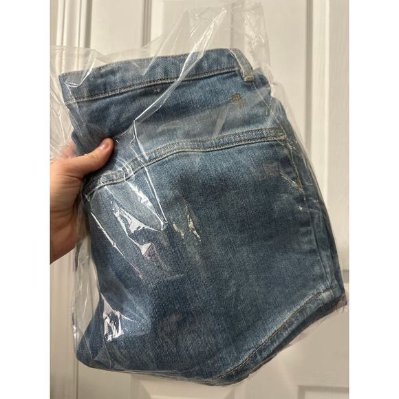 Pilcro Low-Rise Micro Shorts New size 28 - Picture 3 of 3